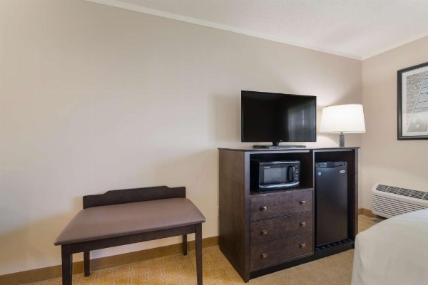 Best Western University Inn image 24